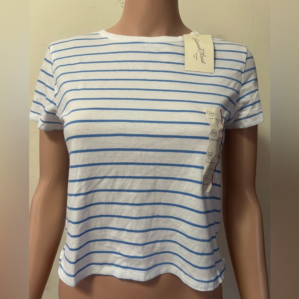 Universal Thread Women's  Blue Striped Short Sleeve Tee